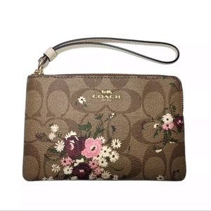 🌺NWT Coach Floral Wristlet🌺